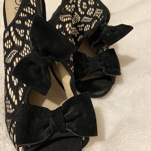 Lacey, sandal heels with front bow,